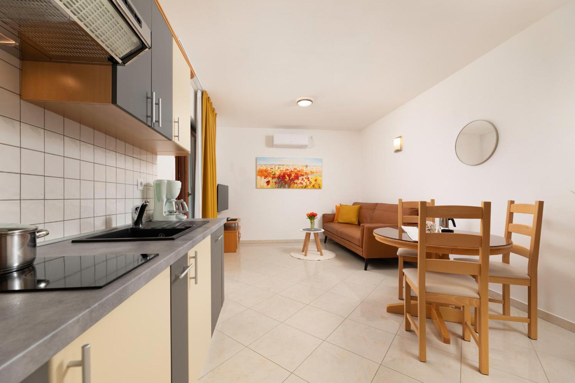 Apartments Kvarner 2 Malinska Exterior photo