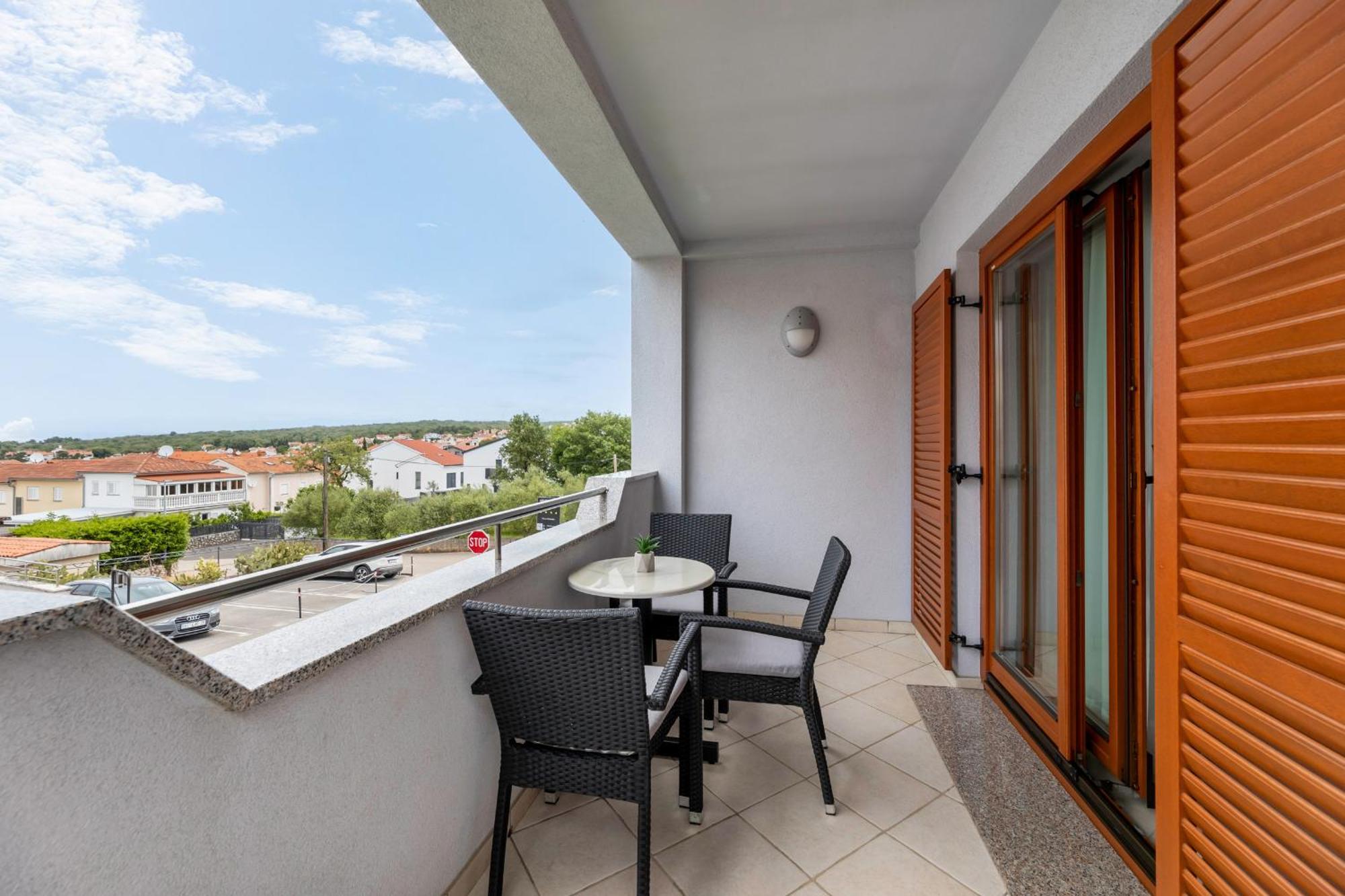 Apartments Kvarner 2 Malinska Exterior photo